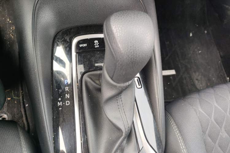 Used Toyota Allion 2022 2.0L Elite Edition Gear Lever
