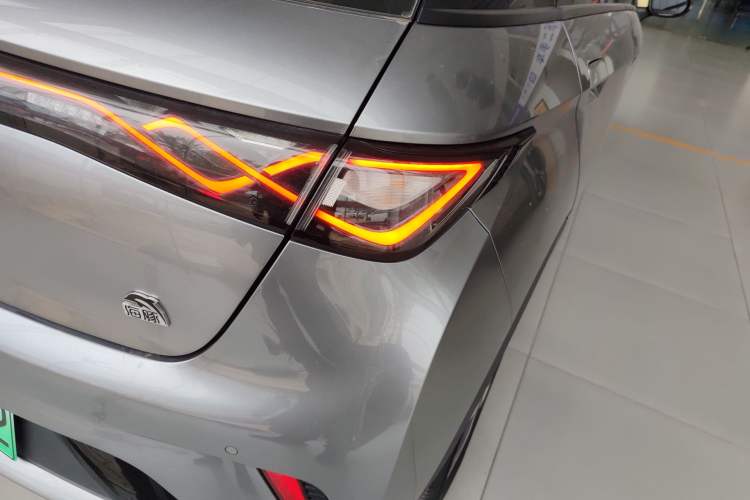 Used BYD Dolphin 2023 420 km Fashion Edition Exterior 3