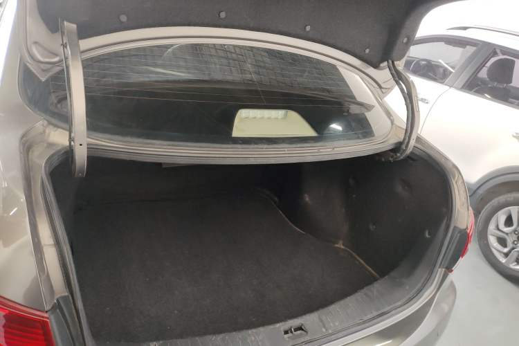 Used Nissan Sylphy 2012 Classic 1.6 XL Automatic Luxury Edition Trunk