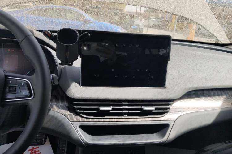 Used Hongqi E-QM5 2022 431 km Charge & Enjoy Edition