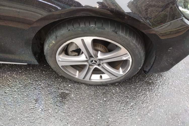 Used Mercedes-Benz E-Class 2016 E 200 L Sport Edition Right Front Wheel Hub