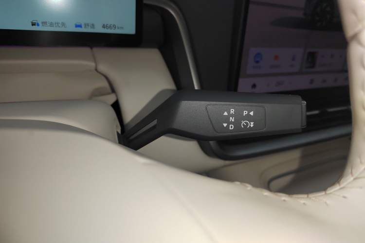 Used Dongfeng eπ eπ008 2026 Model Six-Seat Range-Extended Family Edition
