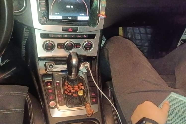 Used Volkswagen FAW-Volkswagen CC 2015 2.0 TSI Luxury Model Gear Lever