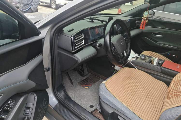 Used BYD Qin L 2025 DM-i Smart Drive 80KM Leading Model