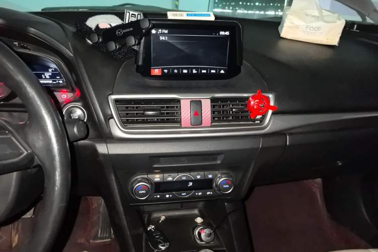 Used Mazda 3 Axela 2017 Sedan 1.5L Manual Luxury Model Emission Standard China V
