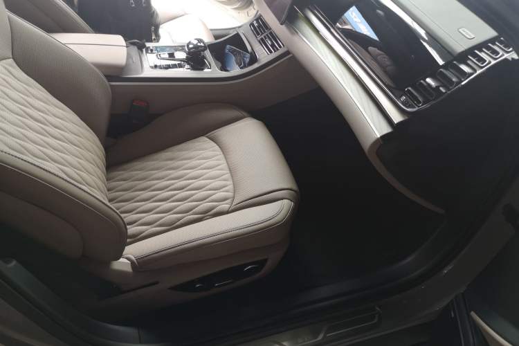 Used BYD Han 2025 DM-i 125KM LiDAR-Powered Intelligent Driving Model Right Front Seat