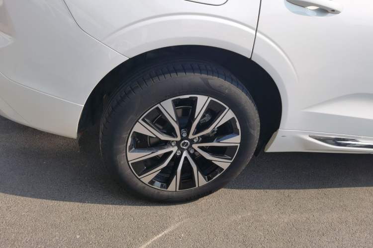 Used Volvo XC60 2023 B5 4x4 Smart Luxury Edition