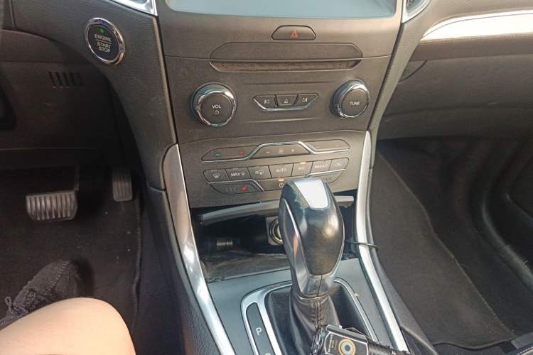 Used Ford Edge 2015 2.0T GTDi 4x4 High-Grade Model
