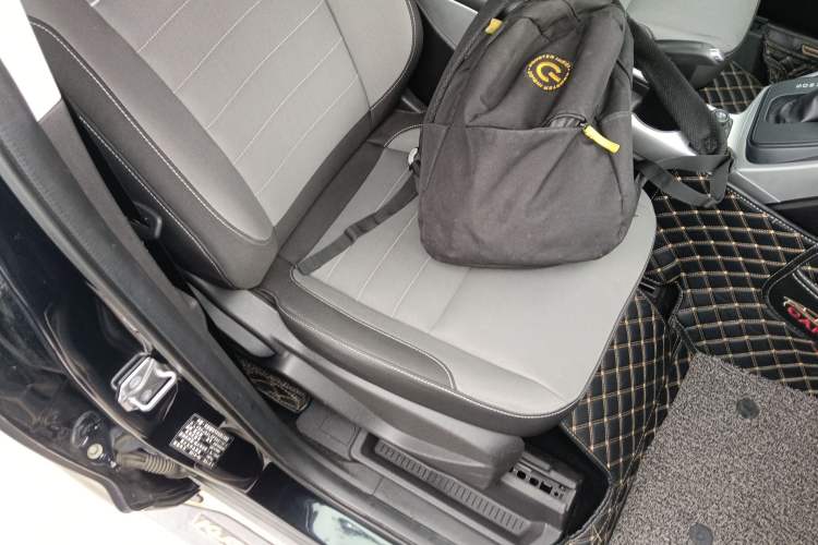 Used Ford Kuga 2015 1.5L GTDi Two-Wheel-Drive Comfort Model Right Front Seat