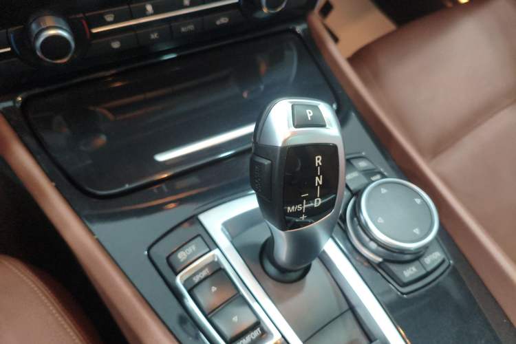 Used BMW 5 Series GT 2014 528i Leading Model
