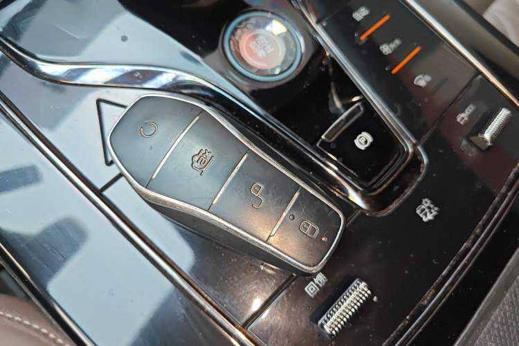 Used BYD Han 2022 EV Genesis Edition 715KM Front-Wheel-Drive Prestige Model Interior 1