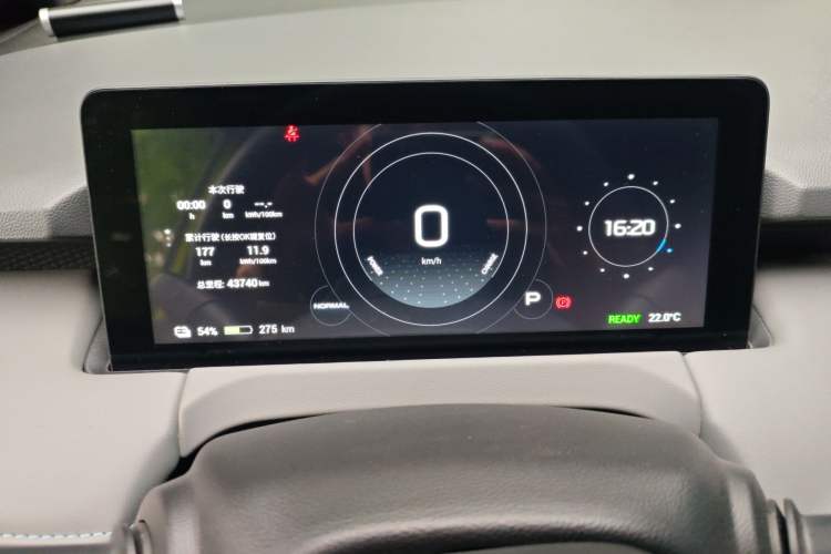 Used Hycan Z03 2022 510 km Range Trendy Cool Version 160 kW 61.13 kWh Instrument Cluster