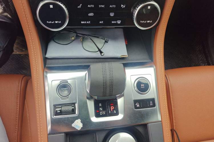 Used Jaguar F-PACE 2023 P250 R-Dynamic BLACK Gear Lever