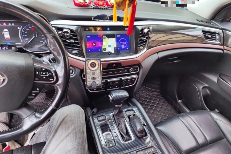 Used GAC Trumpchi GS8 2017 320T Two-Wheel Drive Luxury Smart Connectivity Version (7 Seats) Audio And AC Panel