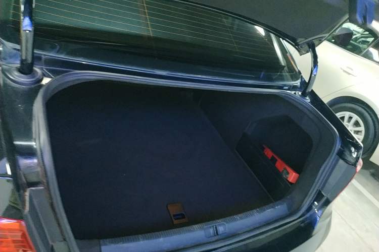 Used Volkswagen Magotan 2015 2.0 TSI Prestige Model Trunk