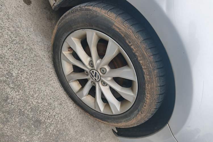 Used Volkswagen Golf 2012 1.4 TSI Manual Comfort Edition Right Front Wheel Hub