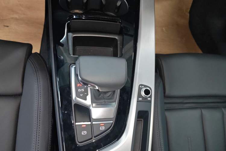 Used Audi A5 2024 Sportback 40 TFSI Fashionable and Dynamic Model Gear Lever