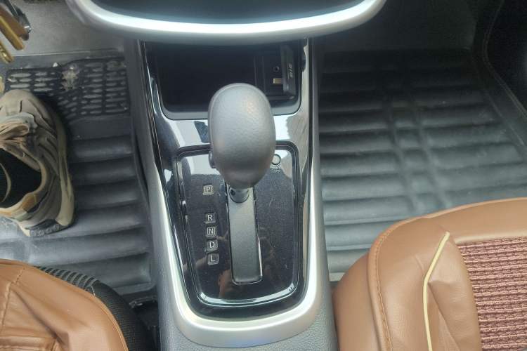 Used Nissan Tiida 2016 1.6L CVT Cool Dynamic Edition