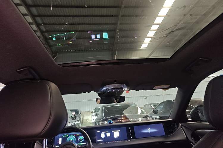 Used VOYAH FREE 2025 318 318 km Rear-Drive Touring Edition