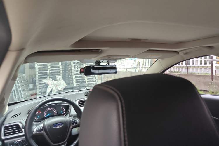 Used Ford Escort 2015 1.5L Automatic Fashion Model
