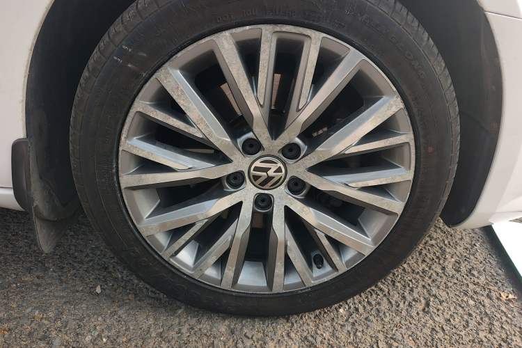 Used Volkswagen FAW-Volkswagen CC 2018 1.8TSI Luxury Model Right Front Wheel Hub
