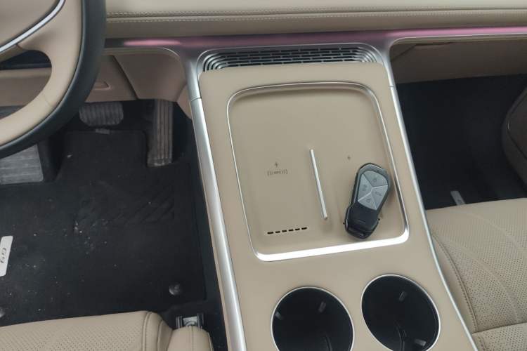 Used XPeng G9 2025 625 Long-Range Max Gear Lever