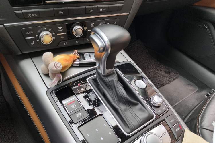 Used Audi A7 2014 35 FSI quattro Technology Edition Gear Lever