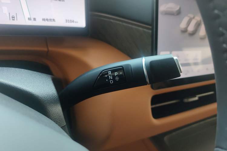 Used Wey Gaoshan 2025 Four-Wheel Drive Alpine 8
