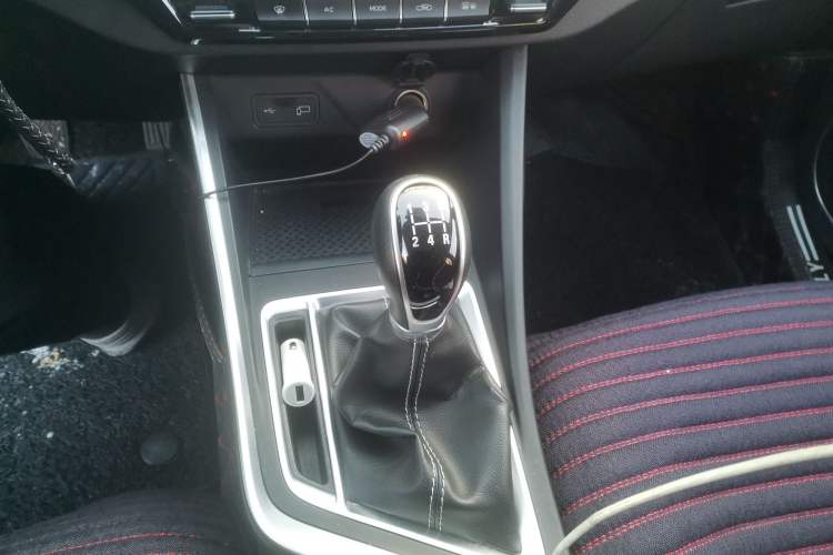 Used Geely Auto Vision X3 2019 Upgraded Model 1.5L Manual Elite Version
