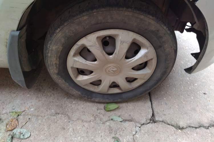 Used BAIC Weiwang M20 2014 1.5L practical type BJ415A Right Front Wheel Hub