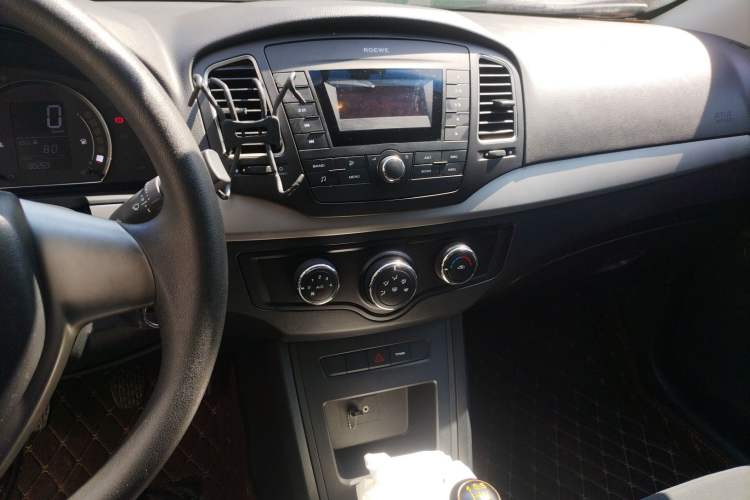 Used Roewe 350 2015 1.5L Manual Luxury Sunroof Edition