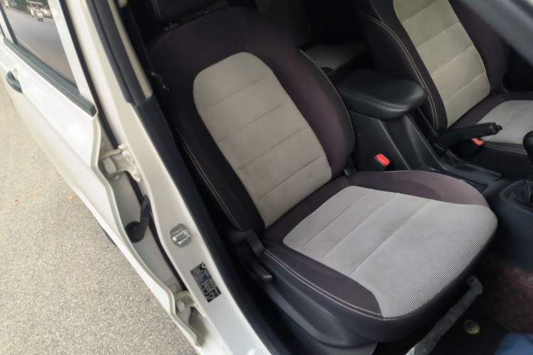 Used Wuling Hongguang 2019 1.5L S Basic Version China VI Standard LAR Right Front Seat
