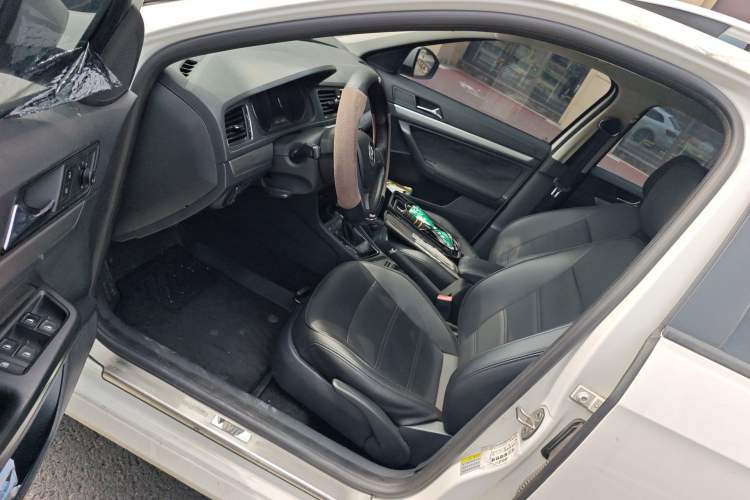 Used Volkswagen Gran Lavida 2015 1.6L Automatic Fashion Edition