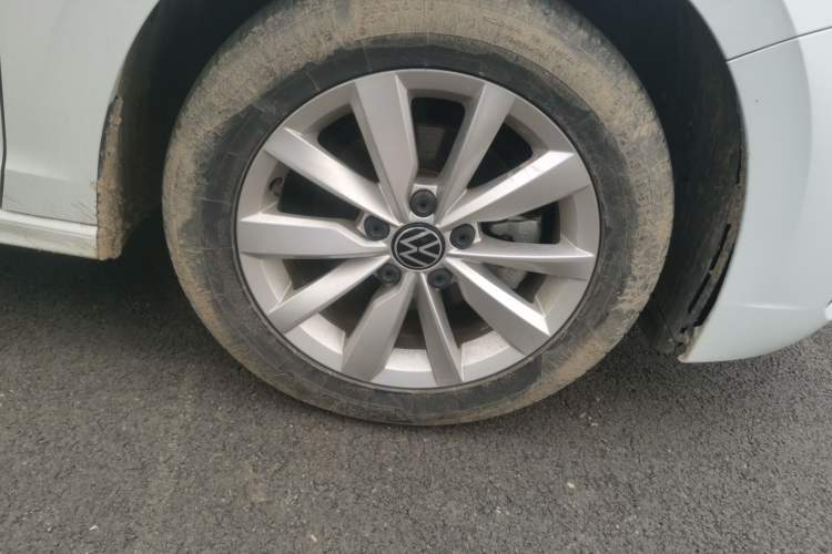 Used Volkswagen Bora 2021 1.5L Automatic Elite Smart Connect Edition Right Front Wheel Hub