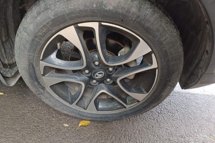 Used Soueast DX7 2016 1.5T Manual Triumph Edition Right Front Wheel Hub