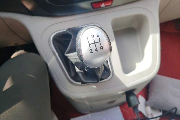 Used JAC Refine M3 2019 Creator Edition 1.8L Luxury Model Gear Lever