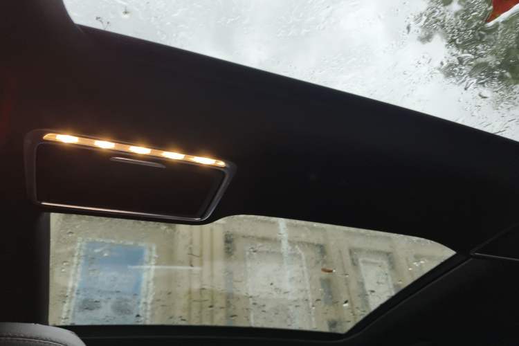 Used Mercedes-Benz GLC 2020 GLC 300 L 4MATIC Dynamic Edition Headliner