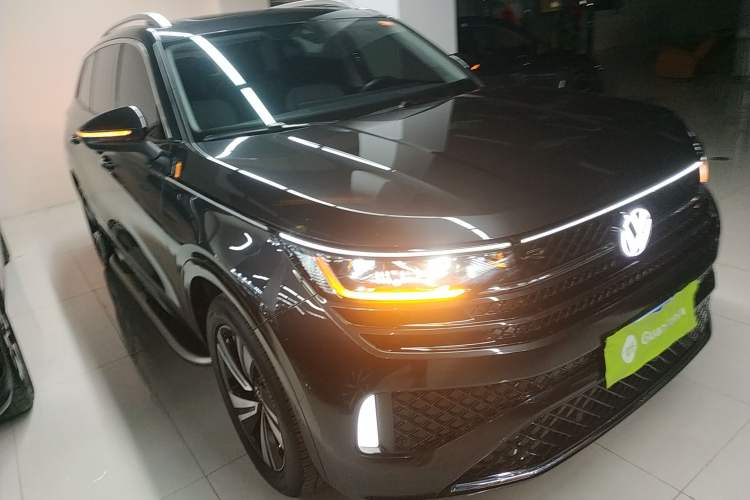 Used Volkswagen Tavendor 2023 380TSI Four-Wheel Drive R-Line Cruise Edition Front Right 45 Deg