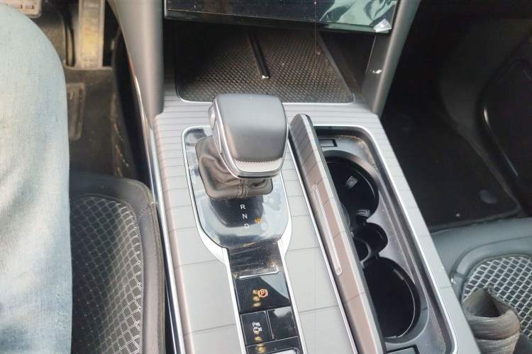 Used Hongqi HS7 PHEV 2024 2.0T PHEV Four-Wheel Drive Flagship Edition 6 Seats Gear Lever