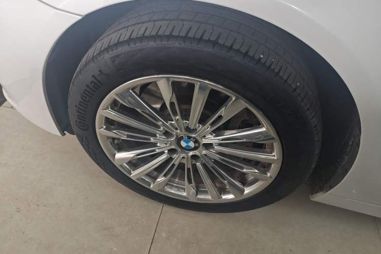 Used BMW 5 Series 2017 528Li Leading Model
