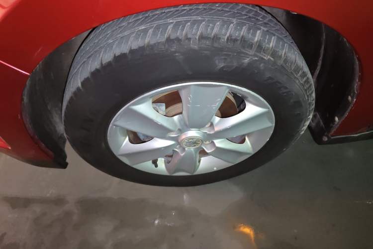 Used Venucia R50 2013 1.6L Manual Fashion Edition
