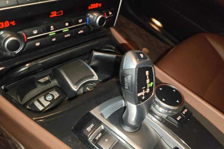 Used BMW 5 Series GT 2014 528i Leading Model
