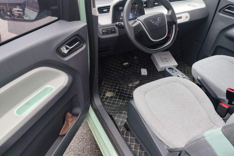 Used Wuling Hongguang MINIEV 2022 Macaron Fashion Model Lithium Iron Phosphate
