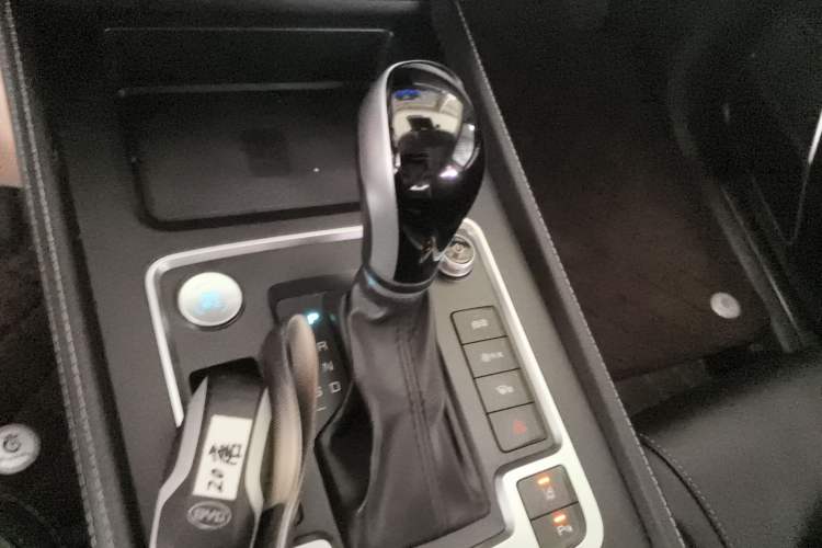 Used BYD Tang 2019 2.0T Automatic SmartConnect Luxury 7-Seater China VI Standard Gear Lever