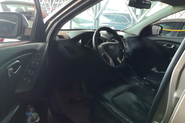 Used Hyundai ix35 2012 2.4L Automatic Two-Wheel Drive Prestige Edition GLS Driver Seat