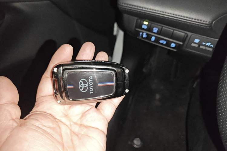 Used Toyota Avalon 2022 Dual-Engine 2.5L XLE Premium Edition