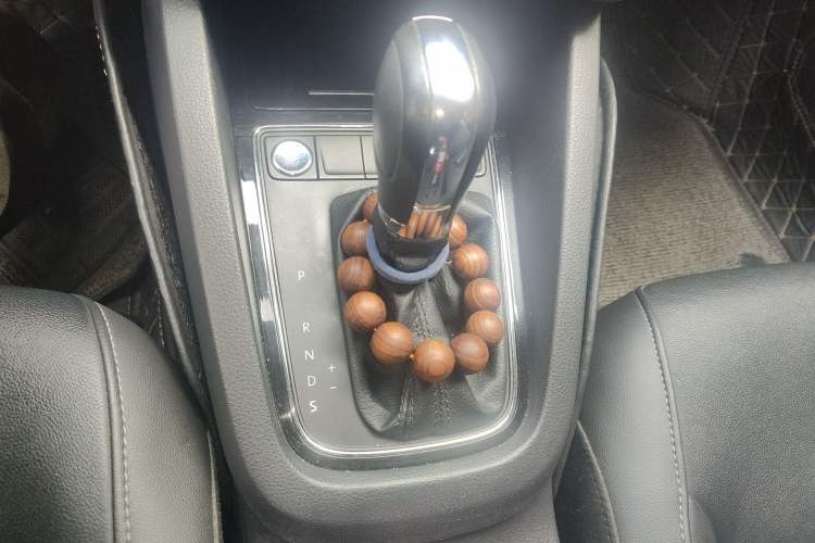 Used Volkswagen Sagitar 2018 1.6L Automatic Comfort Model Gear Lever