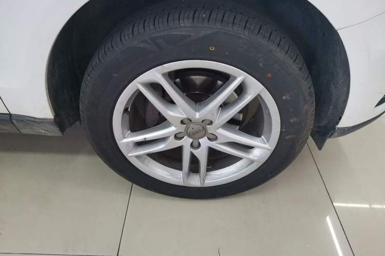 Used Audi Q5 2016 40 TFSI Comfort Model Right Front Wheel Hub