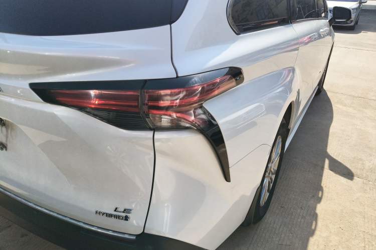 Used Toyota SIENNA 2023 2.5L Hybrid Comfort Edition Right Rear Taillight