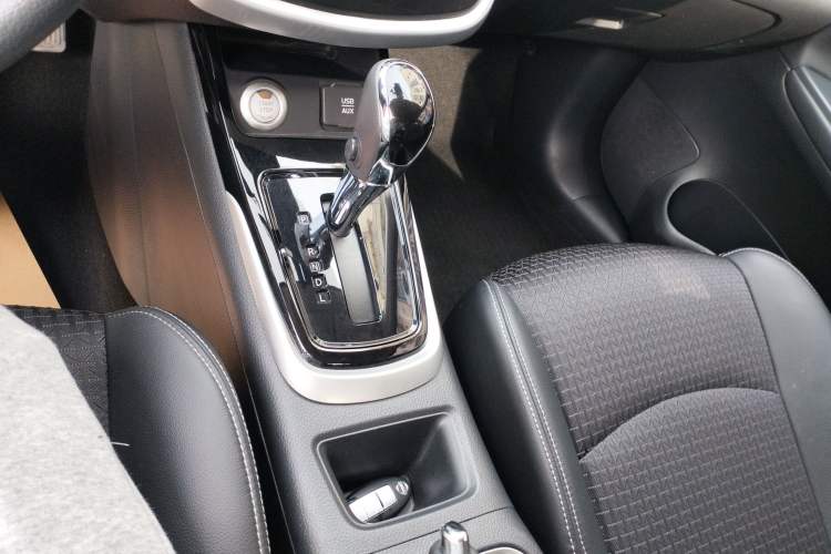 Used Nissan Tiida 2016 1.6L CVT Smart Drive Edition Gear Lever